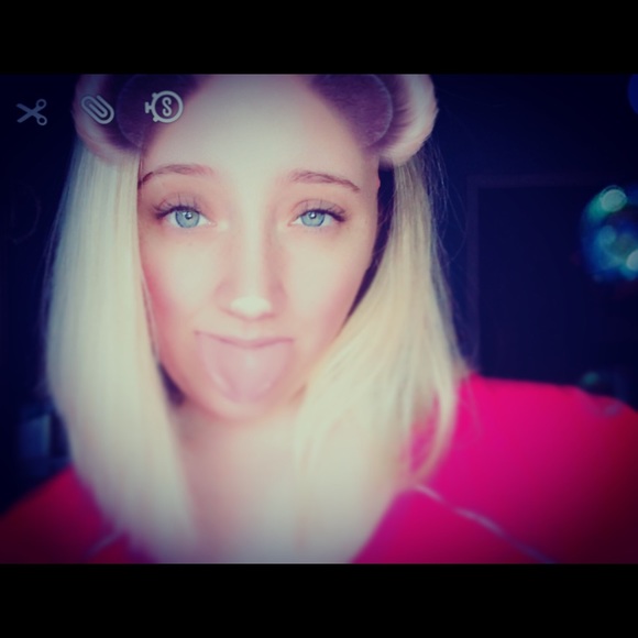 Meet your posher! - Picture 3 of 3